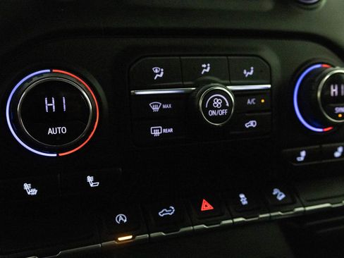 Used 2021 Chevrolet Silverado 1500 RST image 22