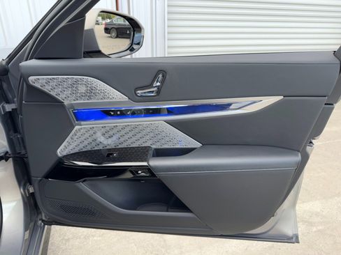 Used 2023 BMW i7 xDrive60 image 56