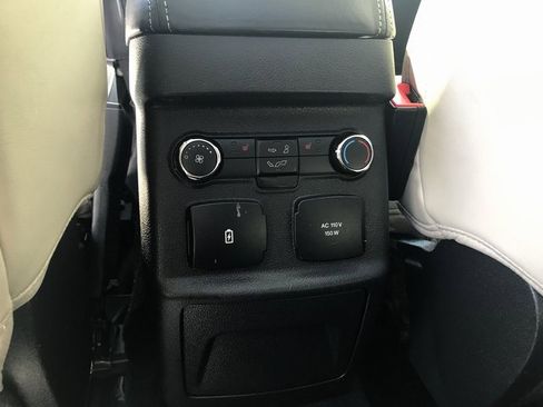 Used 2019 Ford Explorer Platinum image 18