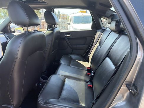 Used 2010 Ford Focus SES FWD image 8