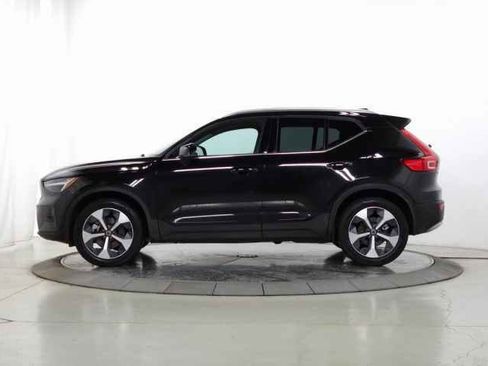 Certified 2025 Volvo XC40 B5 Plus image 4
