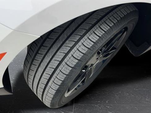 Used 2024 Chevrolet Equinox Premier image 30