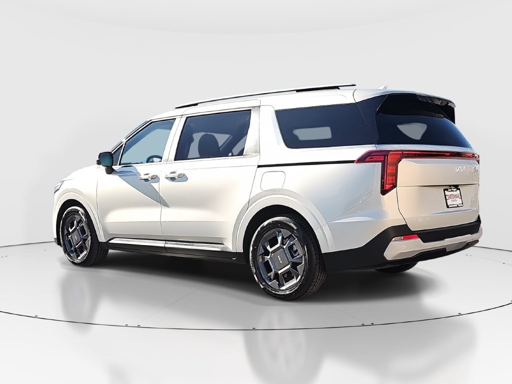 Used 2026 Kia Carnival EX FWD image 7