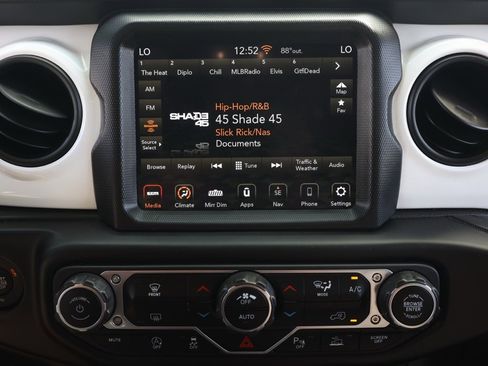 Used 2021 Jeep Wrangler Unlimited Islander image 29