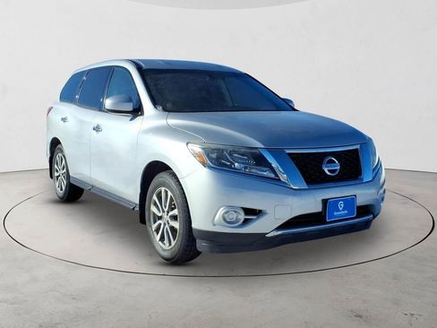 Used 2015 Nissan Pathfinder S image 3