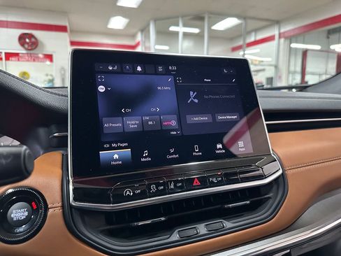 Used 2024 Jeep Compass Limited image 21