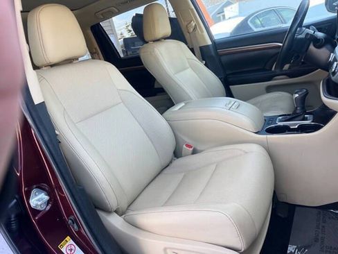 Used 2018 Toyota Highlander Limited Platinum AWD/4WD image 9