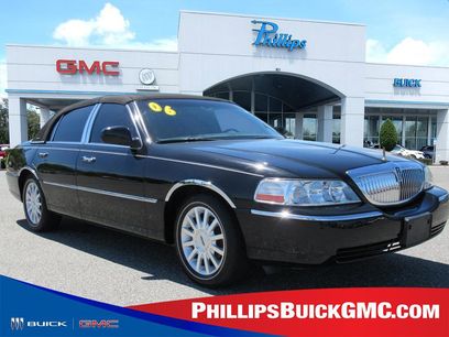 Used 2006 Lincoln Town Car Signature