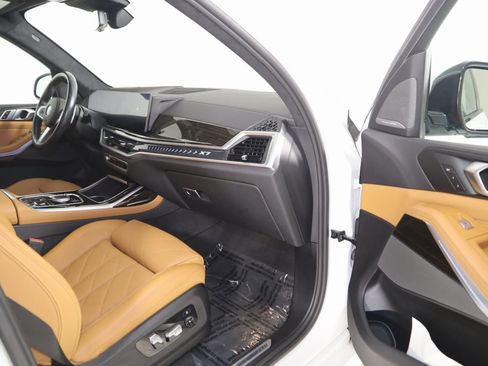 Used 2023 BMW X7 xDrive40i w/ M Sport Package image 51