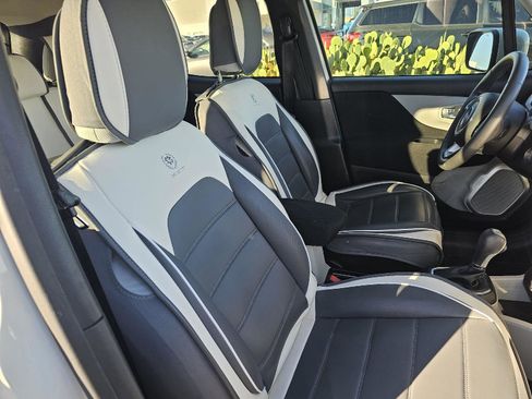 Used 2019 Jeep Renegade Latitude w/ Safety & Security Group II image 17