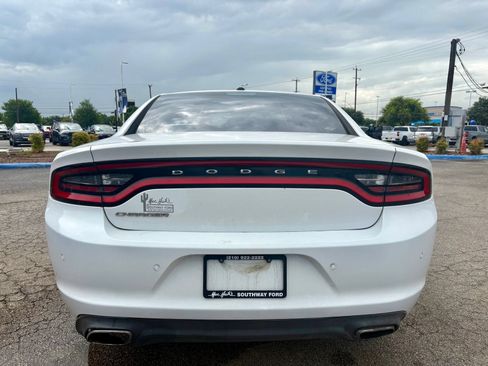 Used 2016 Dodge Charger SE w/ Popular Equipment Group RWD image 4