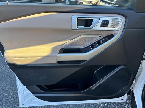 Used 2023 Ford Explorer Limited w/ Limited Technology Package image 11