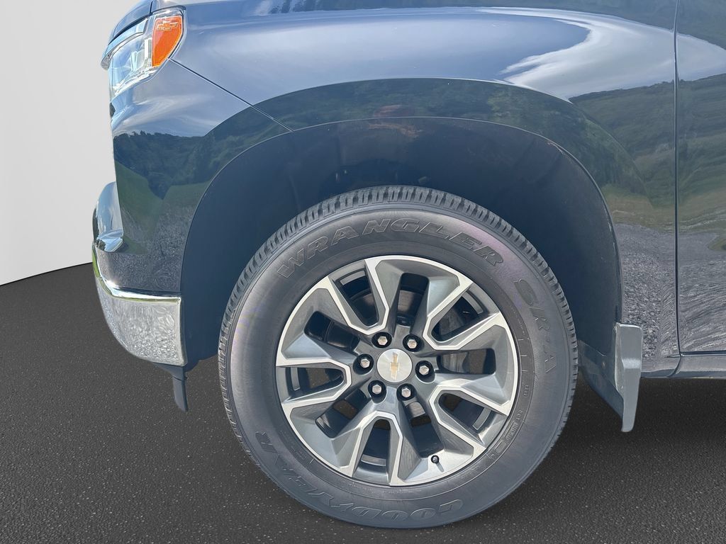 Used 2023 Chevrolet Silverado 1500 LT AWD/4WD image 14