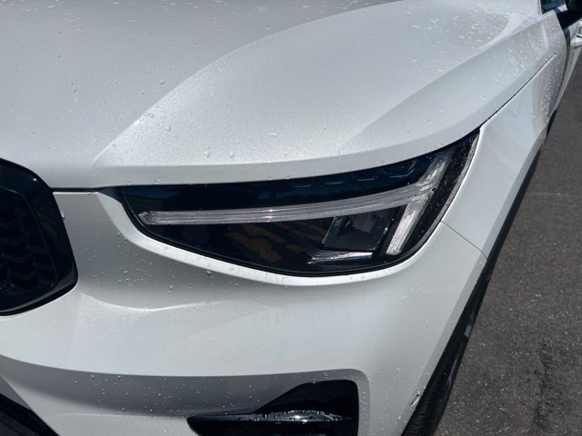 Certified 2025 Volvo XC40 B5 Plus AWD/4WD image 8
