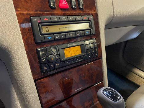 Used 2000 Mercedes-Benz E 320 Wagon image 16