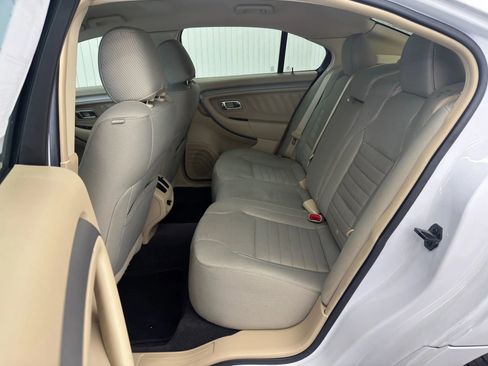 Used 2017 Ford Taurus SE image 18