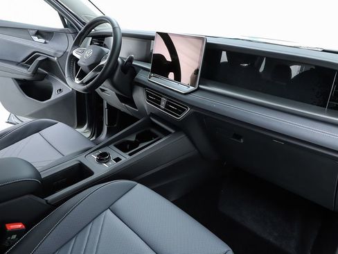 New 2026 Volkswagen Tiguan SE image 71