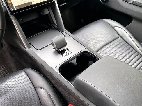 Used 2024 Land Rover Discovery Sport S image 28