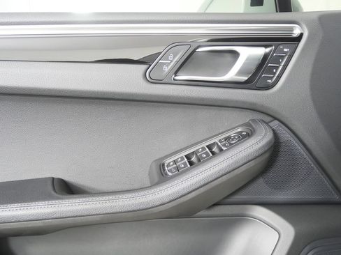 Used 2022 Porsche Macan AWD/4WD image 8