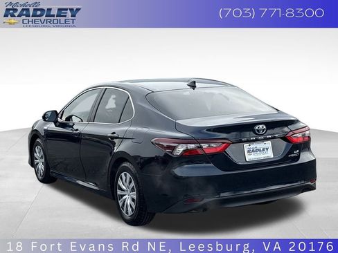 Used 2021 Toyota Camry LE image 3