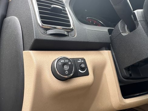 Used 2010 GMC Acadia SLT FWD image 36