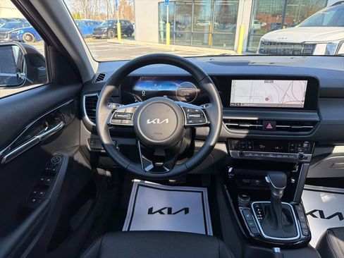 Used 2025 Kia Seltos EX w/ EX Sunroof Package image 25