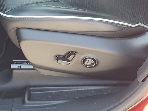 Used 2025 Chrysler Pacifica Limited FWD image 16