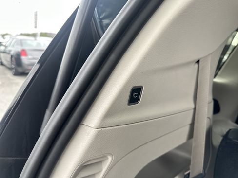 Used 2022 Chrysler Pacifica Touring-L image 22