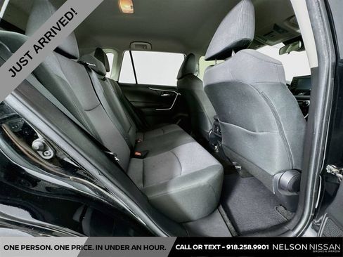 Used 2020 Toyota RAV4 XLE FWD image 24