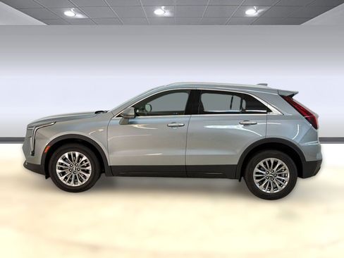 Used 2025 Cadillac XT4 Premium Luxury FWD image 2