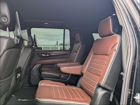 Used 2024 GMC Yukon XL Denali Ultimate AWD/4WD image 16