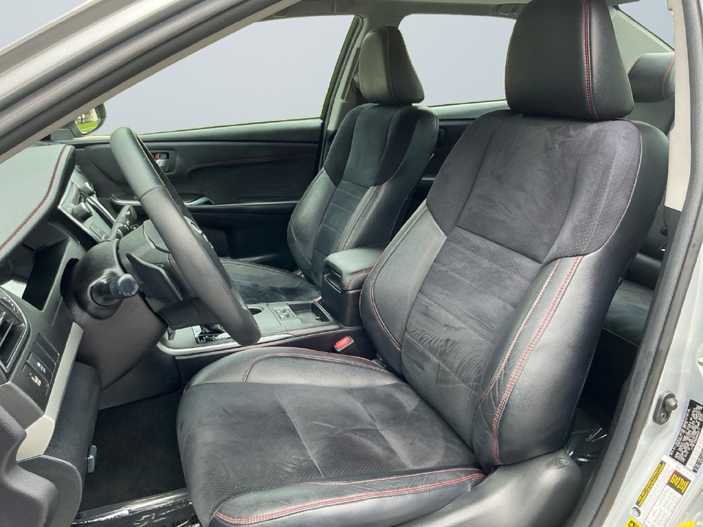 Used 2017 Toyota Camry XSE w/ Moonroof Package FWD image 10