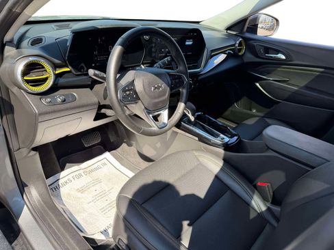 Used 2024 Chevrolet Trax ACTIV w/ Sunroof Package FWD image 12