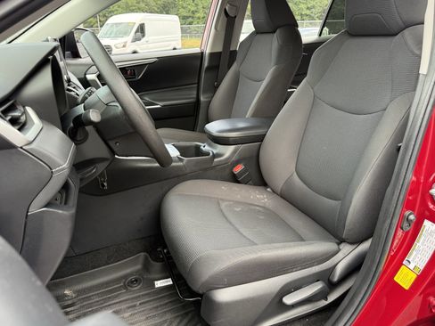 Used 2024 Toyota RAV4 LE FWD image 13