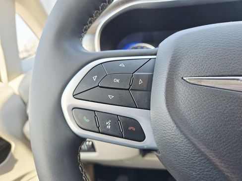 Used 2022 Chrysler Pacifica Limited image 22