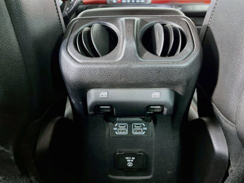 Used 2021 Jeep Wrangler Unlimited Rubicon w/ Dual Top Group AWD/4WD image 28