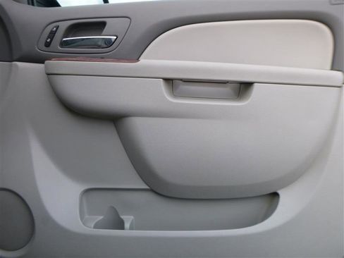 Used 2012 Chevrolet Suburban LT image 19