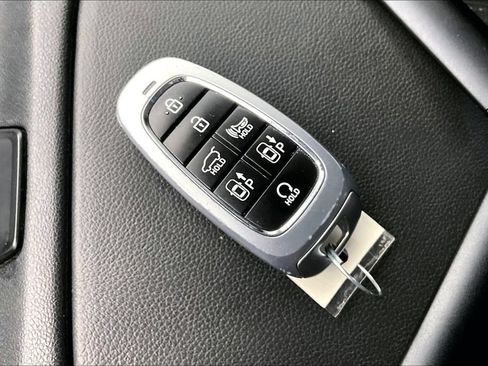 Certified 2023 Hyundai Tucson Limited AWD/4WD image 10