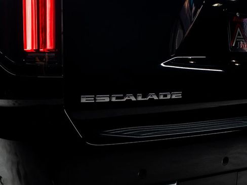 Used 2025 Cadillac Escalade ESV Premium Luxury AWD/4WD image 21