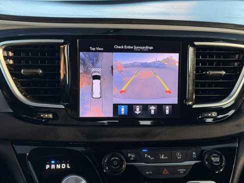 Used 2019 Chrysler Pacifica Touring-L Plus w/ Advanced Safetytec Group FWD image 39