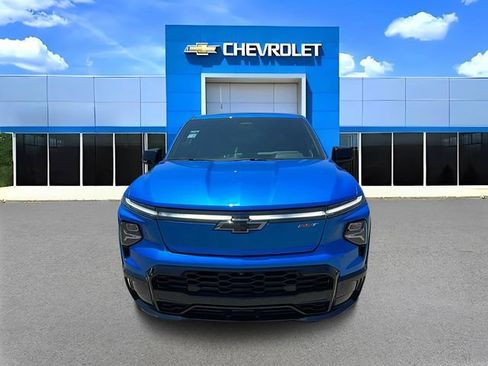 Used 2025 Chevrolet Silverado EV RST AWD/4WD image 8