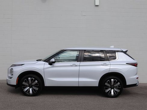 Used 2025 Mitsubishi Outlander SE AWD/4WD image 6