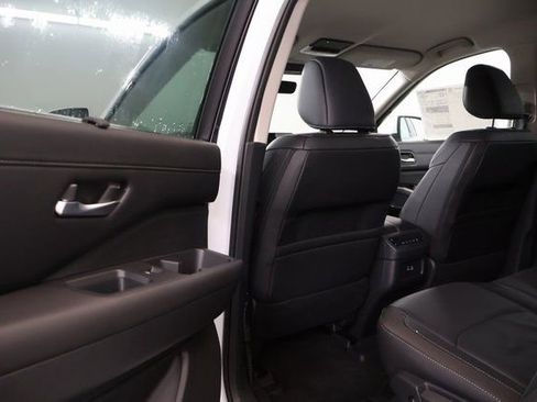New 2025 Nissan Pathfinder SL image 25