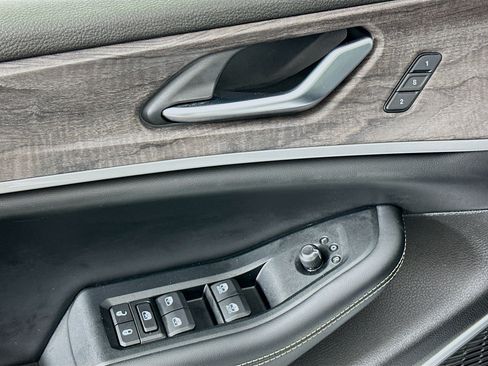 Used 2023 Jeep Grand Cherokee 4WD 4xe w/ Luxury Tech Group II image 15