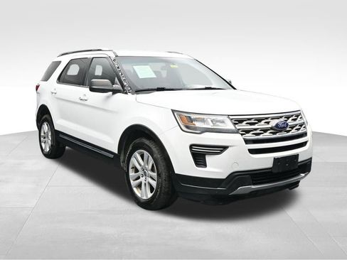 Used 2018 Ford Explorer XLT AWD/4WD image 7