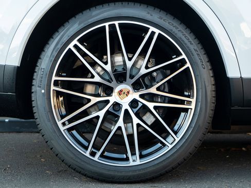 New 2026 Porsche Cayenne Coupe image 14