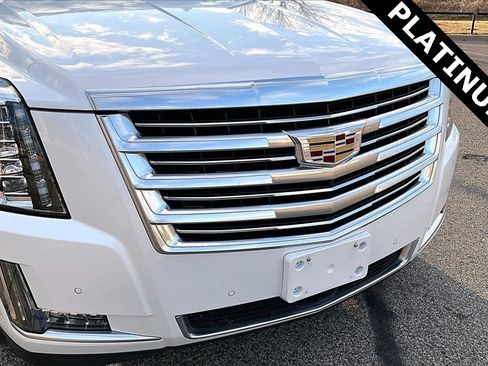 Used 2019 Cadillac Escalade Platinum image 31