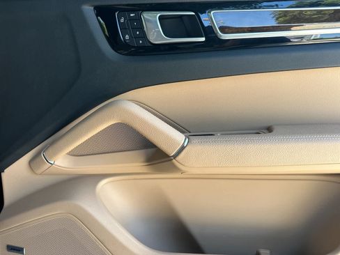 Certified 2023 Porsche Cayenne AWD/4WD image 19