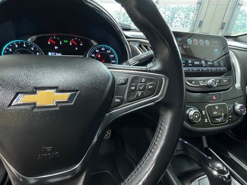 Used 2017 Chevrolet Malibu LT FWD image 20