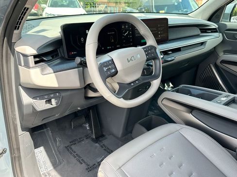 Certified 2024 Kia EV9 Wind AWD/4WD image 24